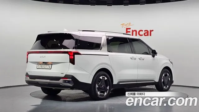 Kia Carnival 2024 thumb 2