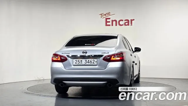 Nissan Altima 2018 thumb 3