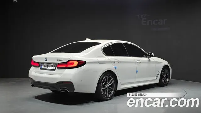 BMW 5-Series 2022 thumb 2