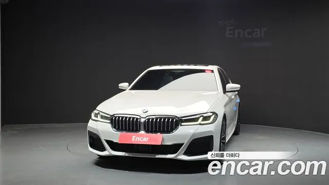 BMW 5-Series 2022 thumb 3