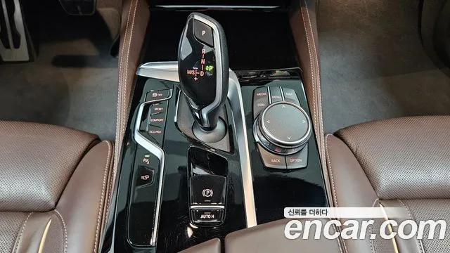 BMW 5-Series 2023 thumb 9