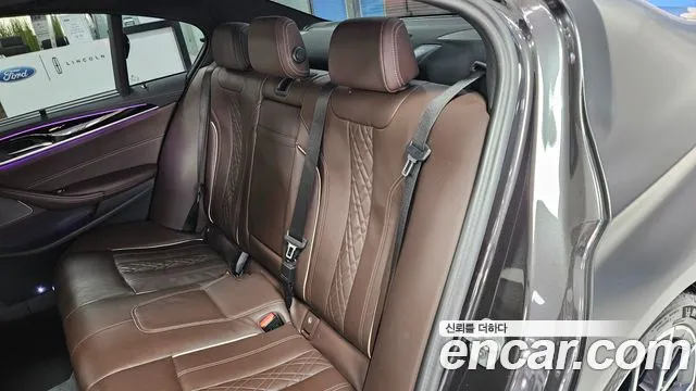 BMW 5-Series 2023 thumb 10