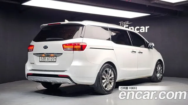 Kia Carnival 2015 thumb 2