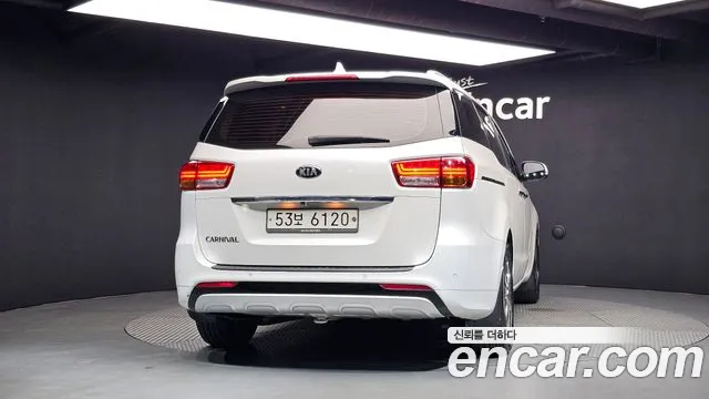 Kia Carnival 2015 thumb 4