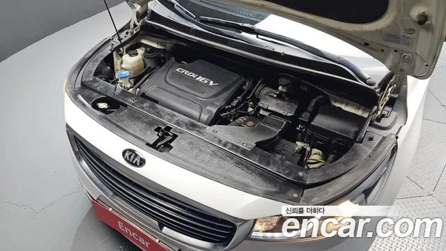 Kia Carnival 2015 thumb 6