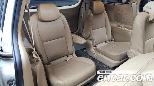 Kia Carnival 2015 thumb 12