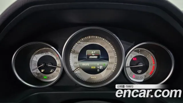 Mercedes-Benz E-Класс 2015 thumb 8