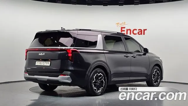 Kia Carnival 2024 thumb 2