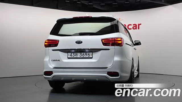 Kia Carnival 2018 thumb 4