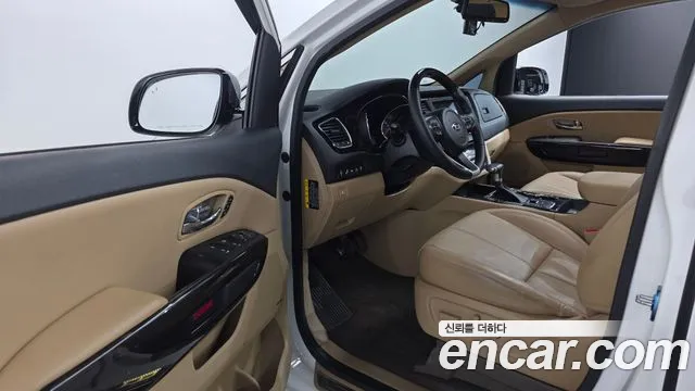 Kia Carnival 2018 thumb 10