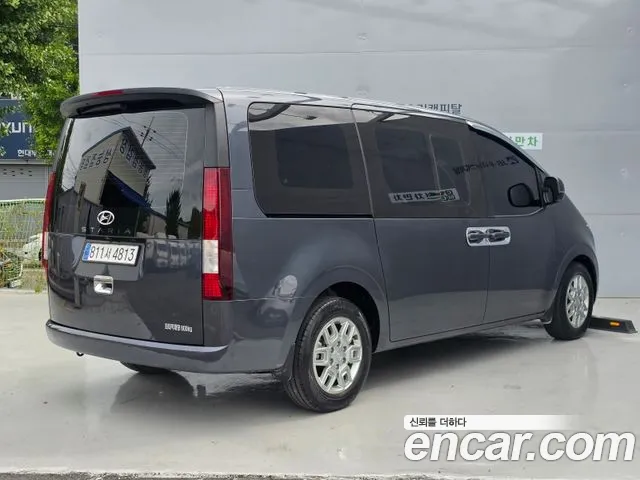 Hyundai Staria 2023 thumb 4
