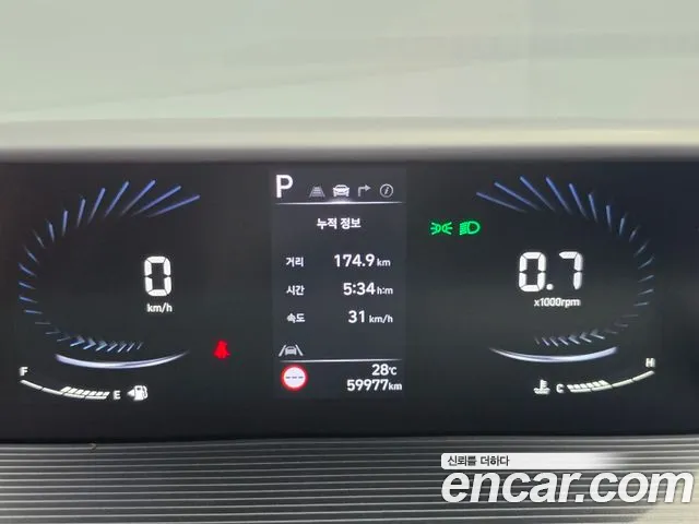 Hyundai Staria 2023 thumb 8