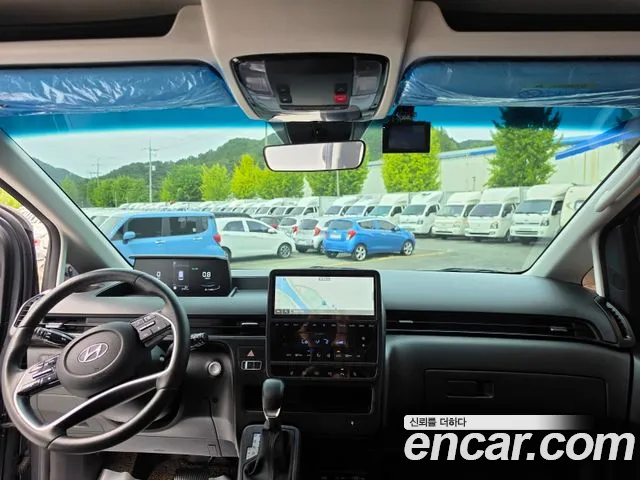 Hyundai Staria 2023 thumb 9