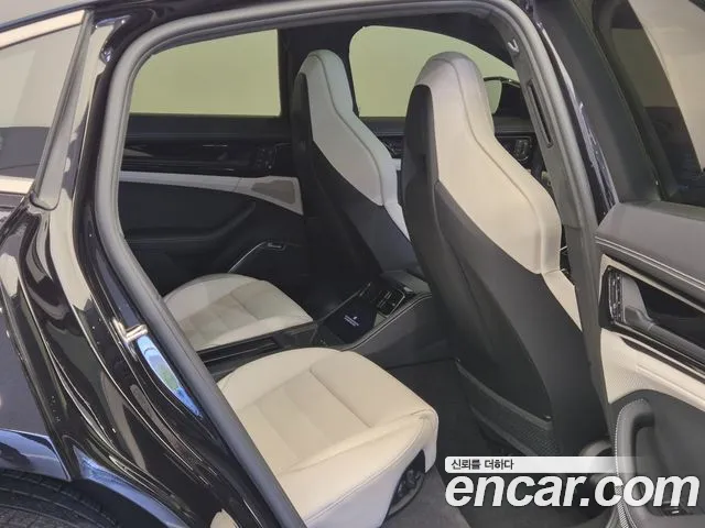Porsche Panamera 2025 thumb 8