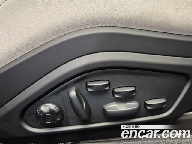Porsche Panamera 2025 thumb 9