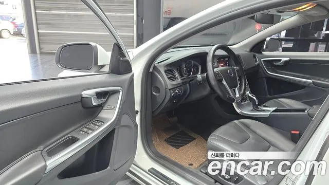 Volvo S60 2017 thumb 10