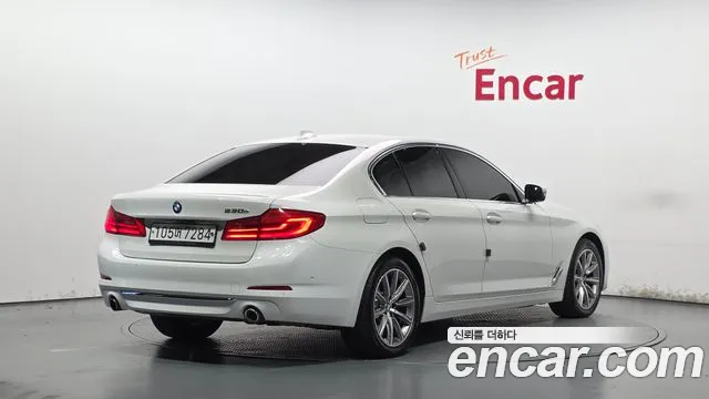 BMW 5-Series 2020 thumb 2