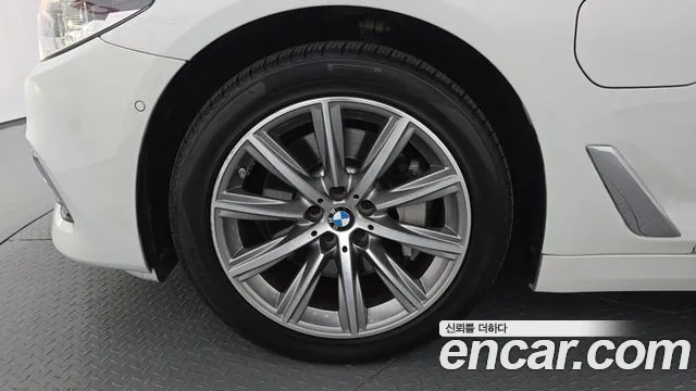 BMW 5-Series 2020 thumb 5