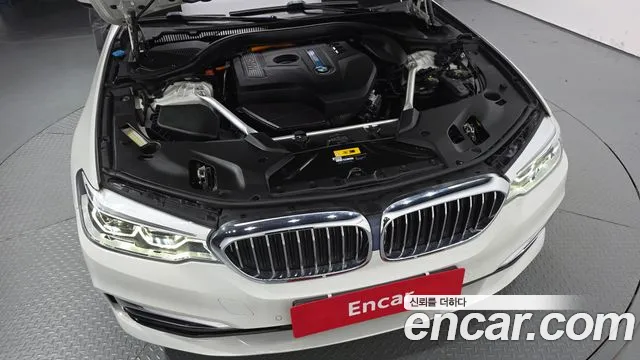 BMW 5-Series 2020 thumb 6
