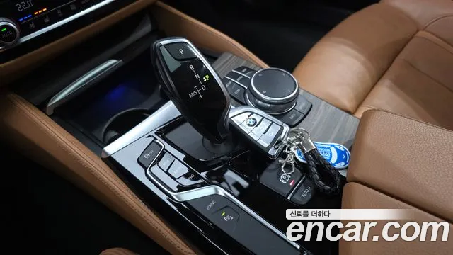 BMW 5-Series 2020 thumb 9
