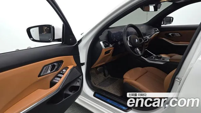 BMW 3-Series 2024 thumb 10