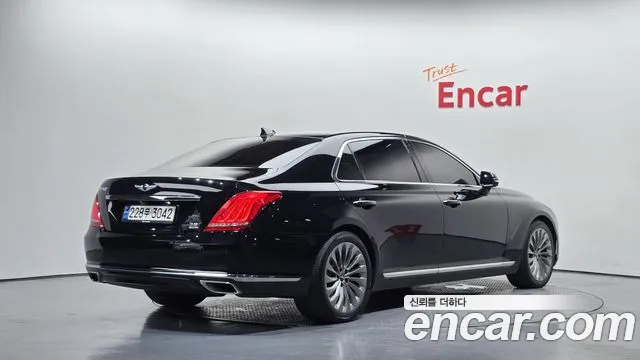 Genesis G90 2017 thumb 2