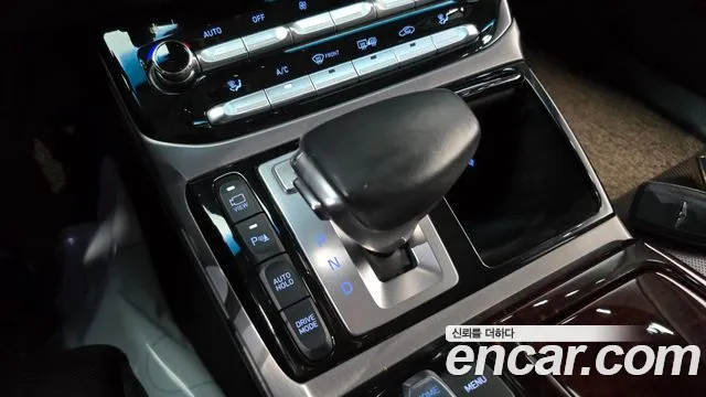Genesis G90 2017 thumb 9