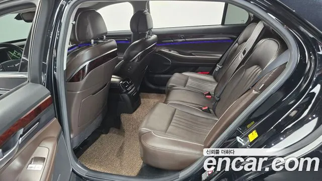 Genesis G90 2017 thumb 12