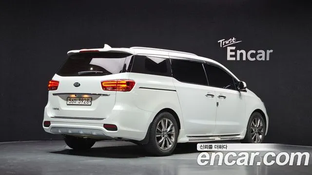 Kia Carnival 2018 thumb 2