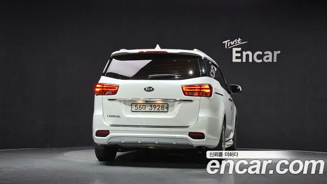 Kia Carnival 2018 thumb 4