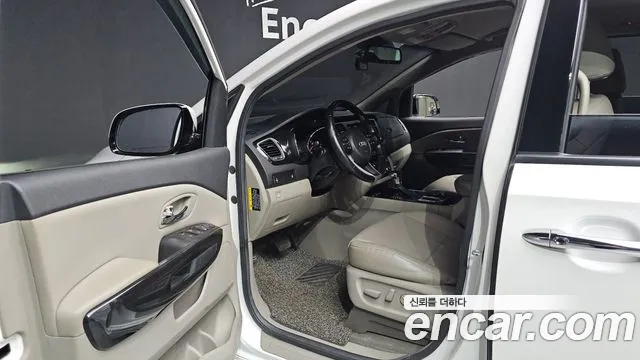 Kia Carnival 2018 thumb 10