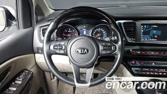 Kia Carnival 2018 thumb 11