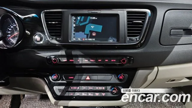 Kia Carnival 2018 thumb 12