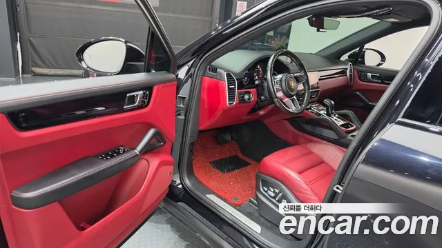 Porsche Cayenne 2021 thumb 10