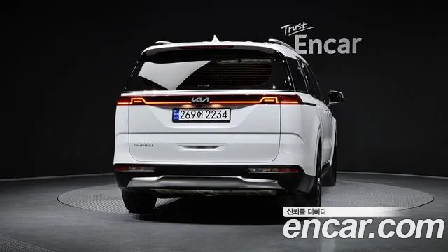 Kia Carnival 2023 thumb 4