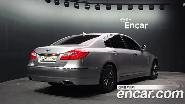 Hyundai Genesis 2012 thumb 2