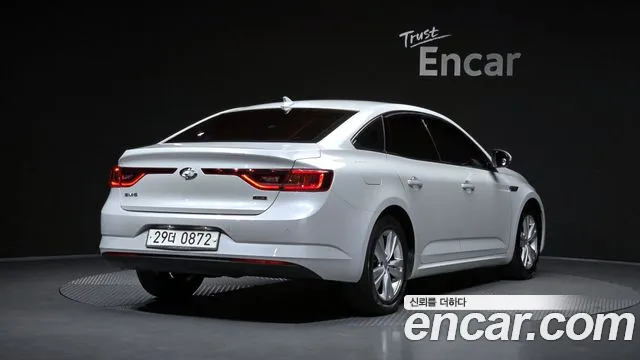 Renault-KoreaSamsung Megane 2016 thumb 2