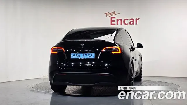 Tesla Model Y 2023 thumb 4