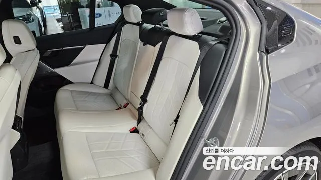 BMW 5-Series 2026 thumb 10