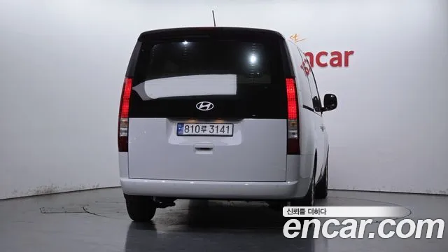 Hyundai Staria 2024 thumb 3