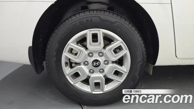 Hyundai Staria 2024 thumb 4