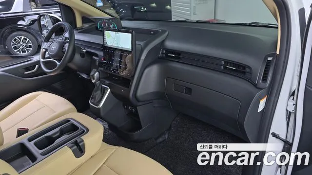 Hyundai Staria 2024 thumb 6