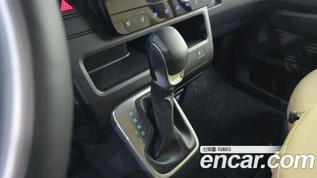 Hyundai Staria 2024 thumb 8
