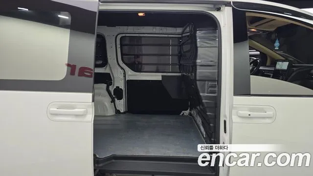Hyundai Staria 2024 thumb 10