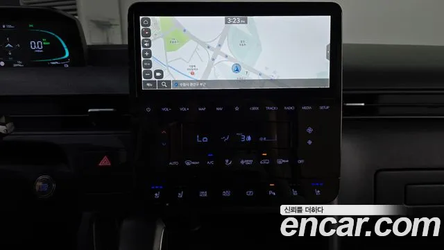 Hyundai Staria 2024 thumb 11