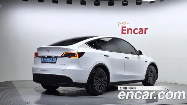 Tesla Model Y 2022 thumb 2