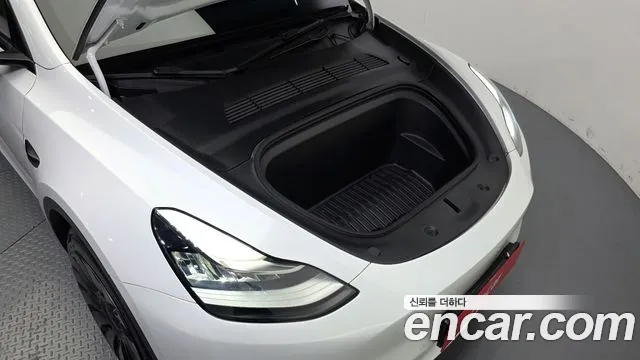 Tesla Model Y 2022 thumb 6