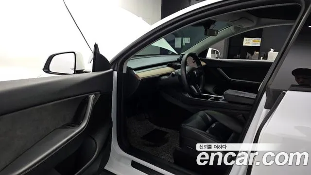 Tesla Model Y 2022 thumb 10