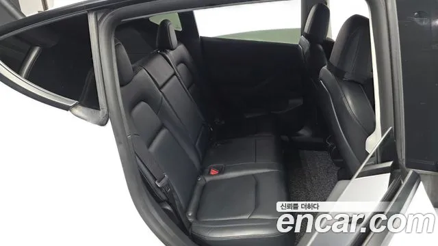 Tesla Model Y 2022 thumb 12