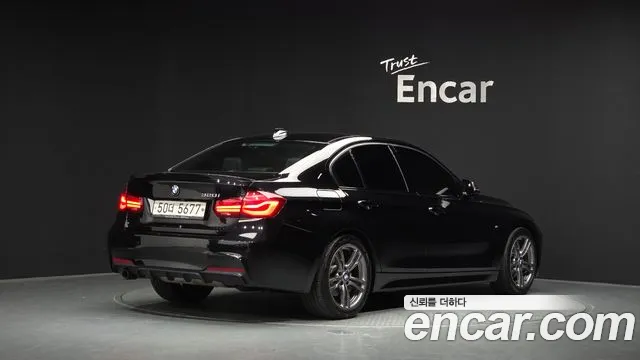 BMW 3-Series 2018 thumb 2